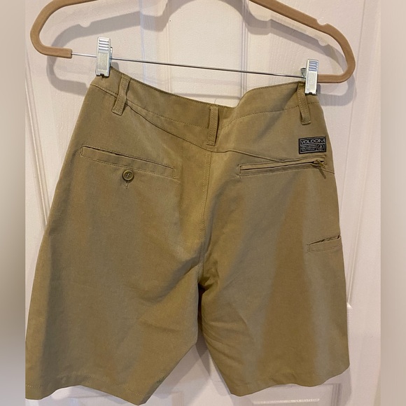 VOLCOM Men’s 28 Waist Tan Dress Shorts - Picture 4 of 4